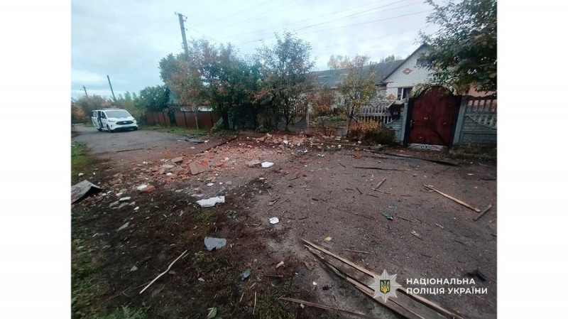 Війська РФ ударними дронами атакували Новгород-Сіверський: пошкоджені жилі будинки та держустанова