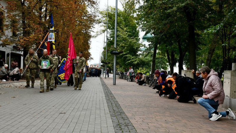 У Ніжині попрощалися з загиблим захисником України Сергієм Дворським