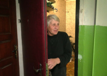 У Чернігові тричі за дві доби РФ цілила по центру міста: яких пошкоджень зазнали будинки навколо і що кажуть їх мешканці У Чернігові тричі за дві доби РФ цілила по центру міста: яких пошкоджень зазнали будинки навколо і що кажуть їх мешканці