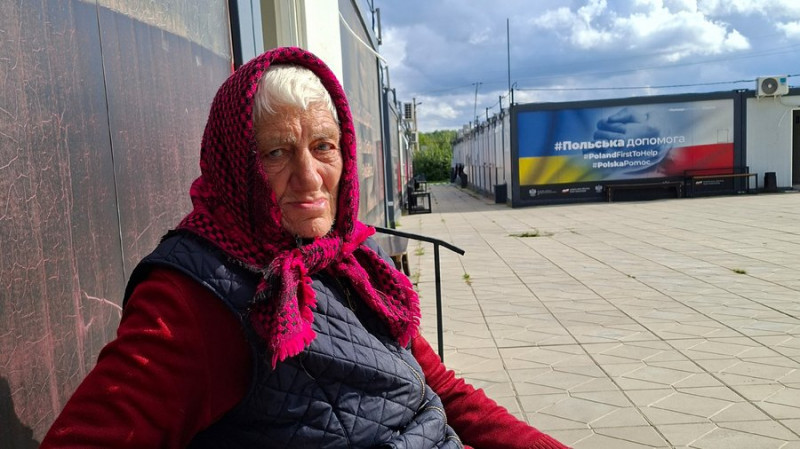З безплатними обідами, але без укриття: як живуть переселенці з прикордоння Чернігівщини у Новоселівці