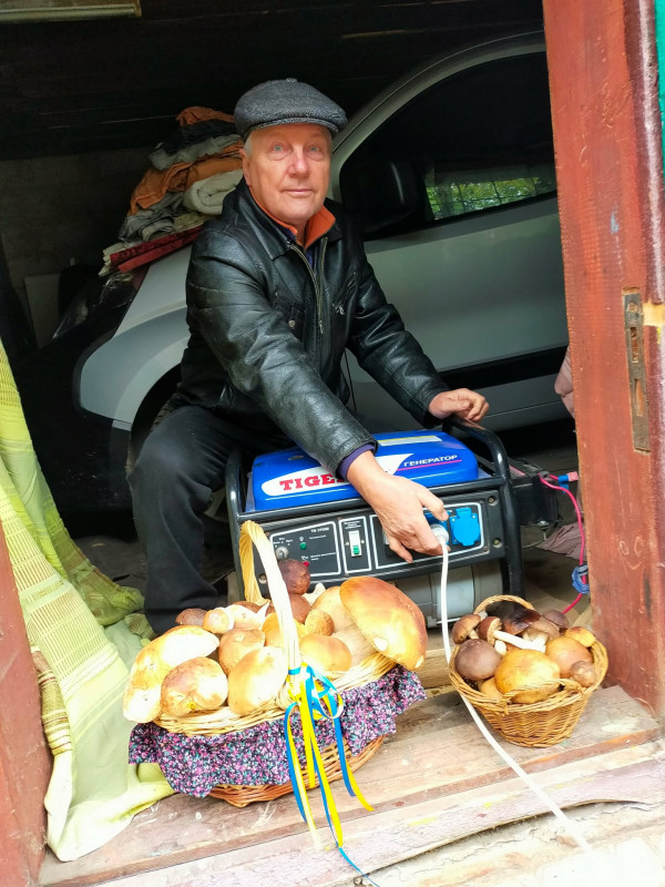 Грубка – як знахідка, а також інвертор та інші пристрої: енергетична незалежність родини пенсіонерів із Чернігівщини (Фото)