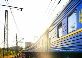 Коливання напруги в мережі: поїзди з Чернігівщини курсують із затримкою Коливання напруги в мережі: поїзди з Чернігівщини курсують із затримкою