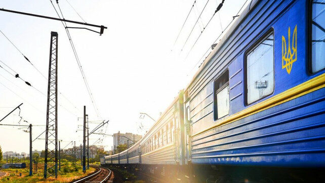 Коливання напруги в мережі: поїзди з Чернігівщини курсують із затримкою