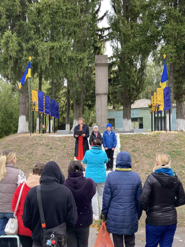 Меморіальні дошки на честь земляків, які загинули на війні, відкрили в селі на Чернігівщині (Фото)