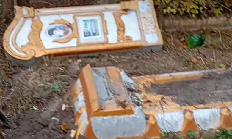 На Чернігівщині вандали розгромили могилу на кладовищі (Відео)