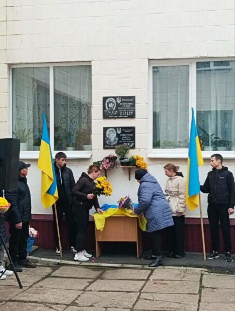 На Чернігівщині відкрили пам’ятні знаки на честь загиблого воїна (Фото)