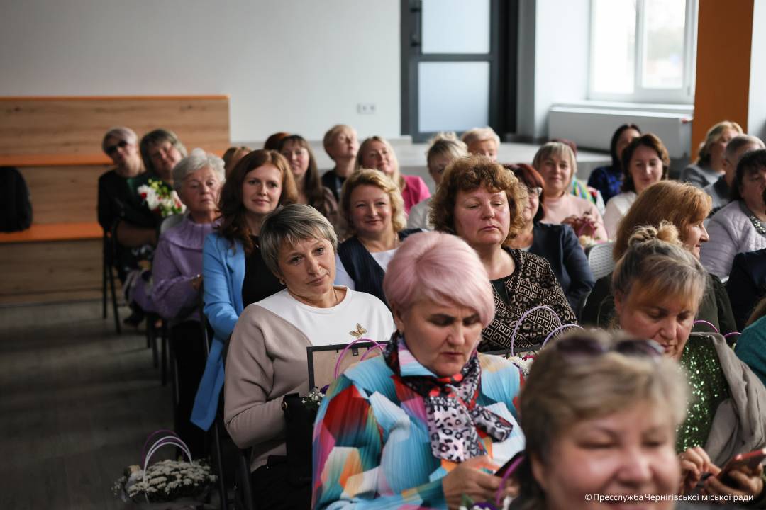 Освітянська спільнота Чернігова отримала відзнаки з нагоди професійного свята