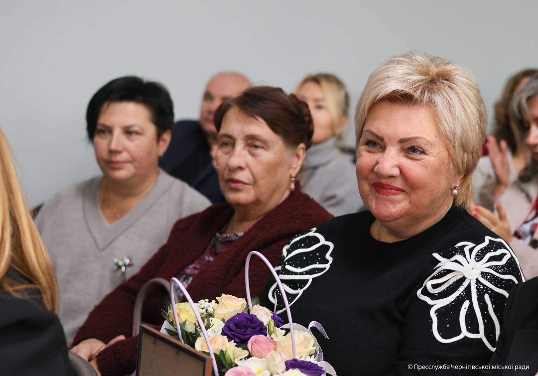 Освітянська спільнота Чернігова отримала відзнаки з нагоди професійного свята