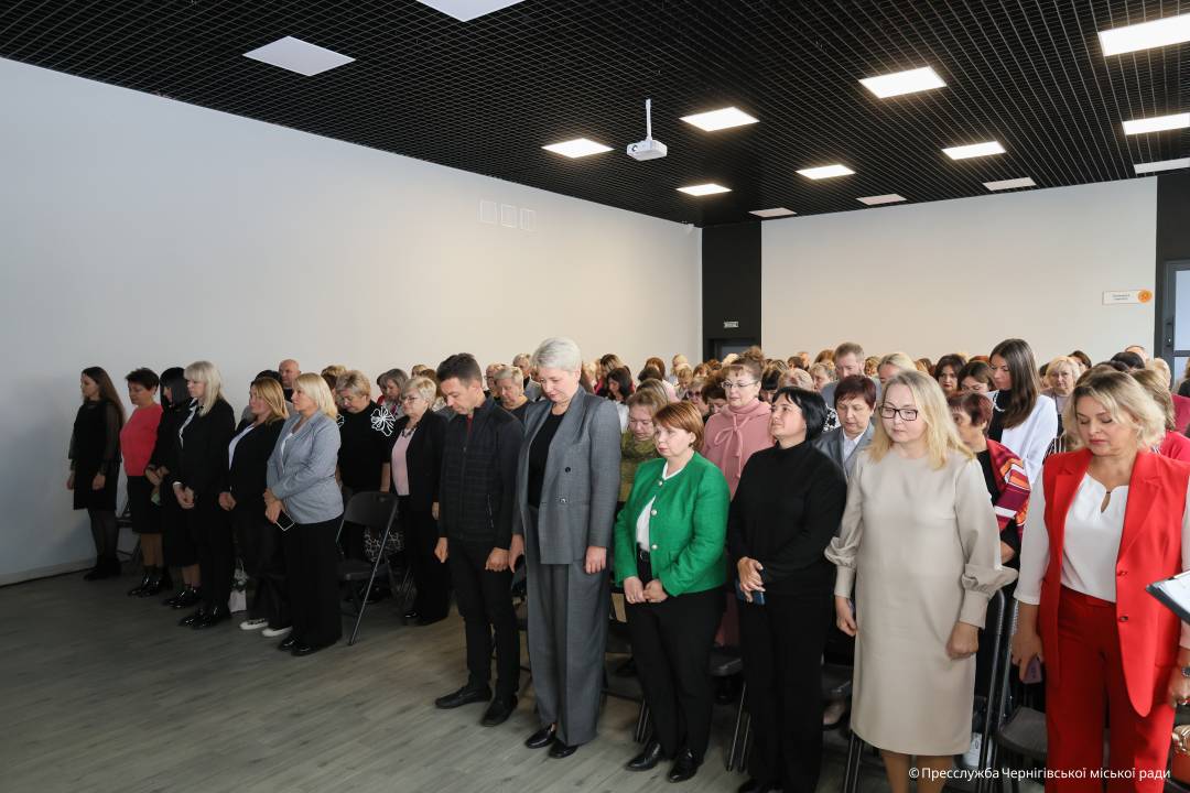Освітянська спільнота Чернігова отримала відзнаки з нагоди професійного свята