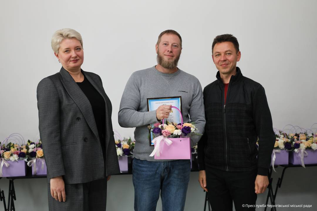 Освітянська спільнота Чернігова отримала відзнаки з нагоди професійного свята