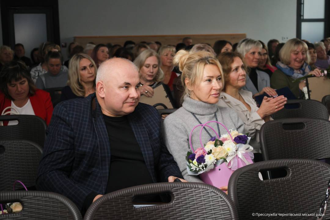 Освітянська спільнота Чернігова отримала відзнаки з нагоди професійного свята