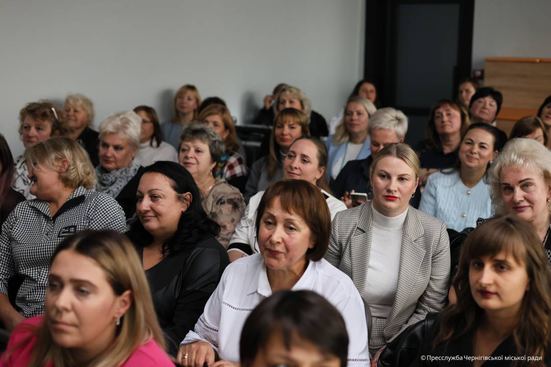 Освітянська спільнота Чернігова отримала відзнаки з нагоди професійного свята