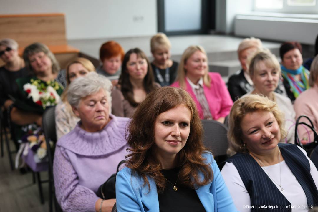 Освітянська спільнота Чернігова отримала відзнаки з нагоди професійного свята