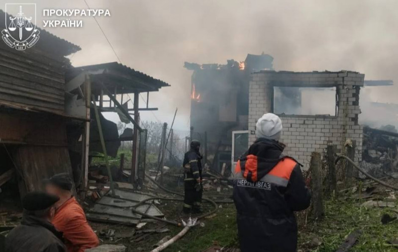 Пошкоджено лікарню, будинки й автівки: наслідки комбінованої атаки на Чернігівщину (Фото)