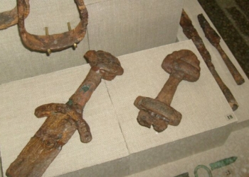 Три набори кісток: хто похований у кургані Чорна могила в Чернігові (Фото) Три набори кісток: хто похований у кургані Чорна могила в Чернігові (Фото)