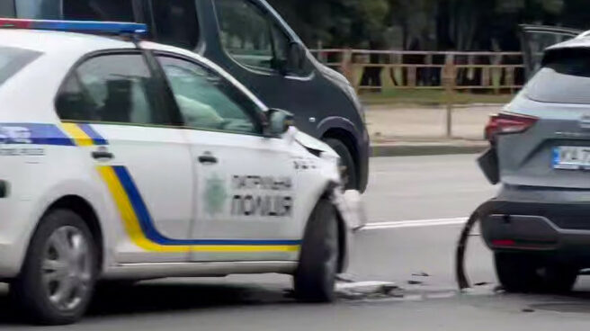 У Чернігові у ДТП потрапила автівка патрульних