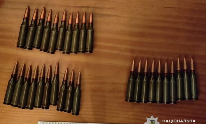 У Прилуках поліцейські викрили чоловіка в незаконному зберіганні боєприпасів (Фото)