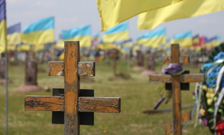 У Прилуках раніше судимий чоловік викопував квіти та дерева з могил захисників України