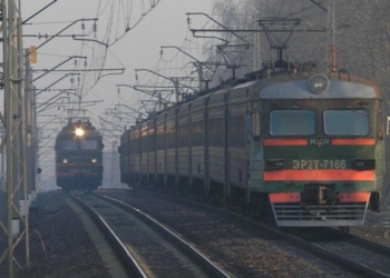 Ворог вдарив поблизу залізничної станції на Чернігівщині: потяги рухаються із затримкою Ворог вдарив поблизу залізничної станції на Чернігівщині: потяги рухаються із затримкою