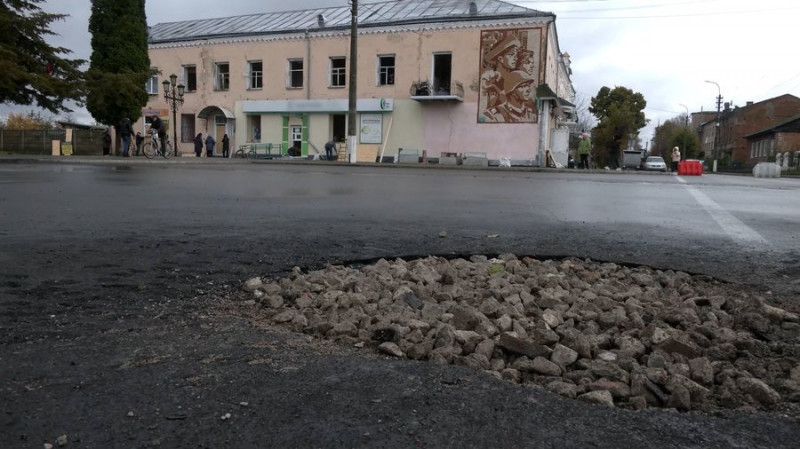 "Вони хочуть, щоб «мертва» зона була": Новгород-Сіверський відновлюється від нічної атаки дронів