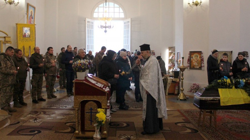 На Чернігівщині поховали військових Євгенія Шостака та Дмитра Рудакова