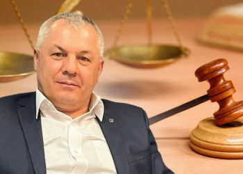 У Чернігові депутата і працівника ТЦК та СП, який вдарив патрульну, звільнили від відповідальності й передали на поруки