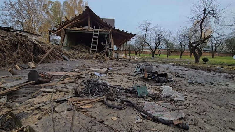 "Все однією секундою: раз — і нема": жителька Новгорода-Сіверського про "шахед", який вибухнув на її подвір'ї