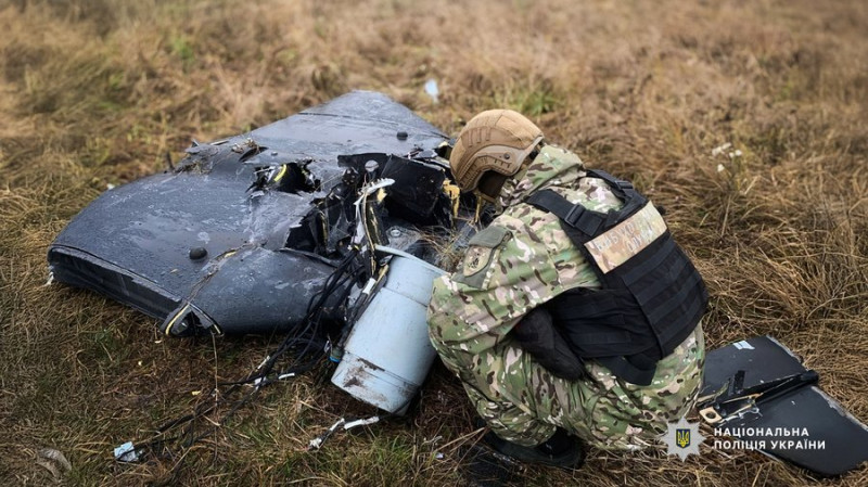 Один із дронів потрапив у жатку комбайна: на Чернігівщині вибухотехніки знешкодили бойові частини російських БпЛА