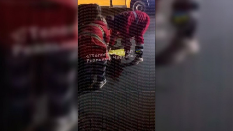 Військовозобов'язаний вистрибнув з автобуса ТЦК на Чернігівщині та травмував голову: розпочали службову перевірку