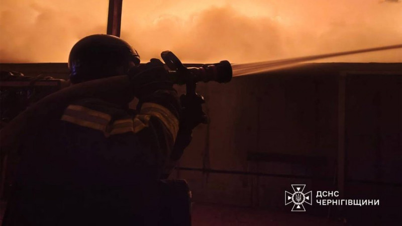 В ніч на 9 листопада армія РФ атакувала безпілотниками підприємство у Корюківці на Чернігівщині