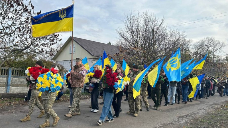 На Чернігівщині попрощалися з захисником Миколою Хлантою, якого майже рік вважали зниклим безвісти