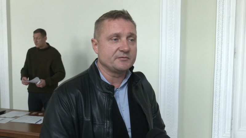 Через будівництво на вулиці Єськова у Чернігові провалилась частина парковки біля сусіднього будинку