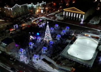 На Красній площі у Чернігові цьогоріч не встановлюватимуть новорічну ялинку