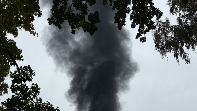 Росіяни поцілили у Ніжині по іноземному аграрному підприємству: пошкоджені баки з добривом