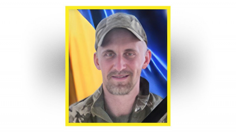 На Чернігівщині попрощалися з трьома захисниками України Олександром Росликом, Вадимом Свідерським та Андрієм Гладким