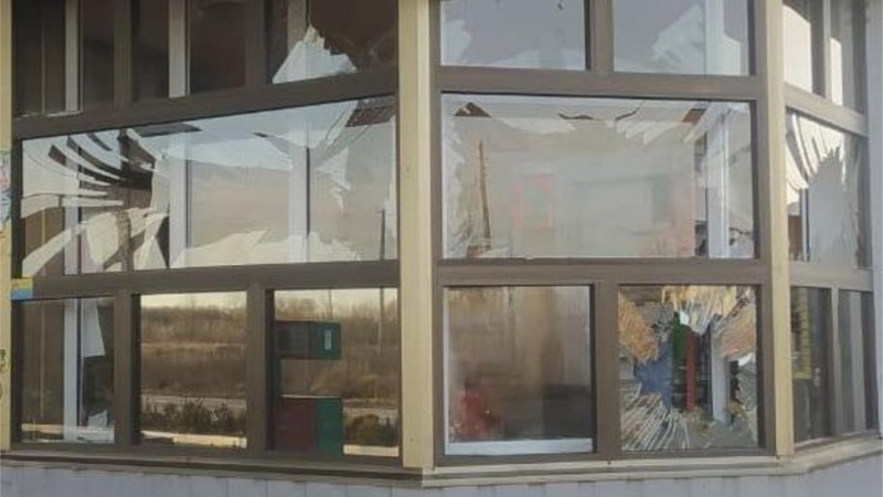 Жінка зазнала контузії: РФ завдала удару БпЛА типу "Ланцет" по об’єкту цивільної інфраструктури у Новгороді-Сіверському