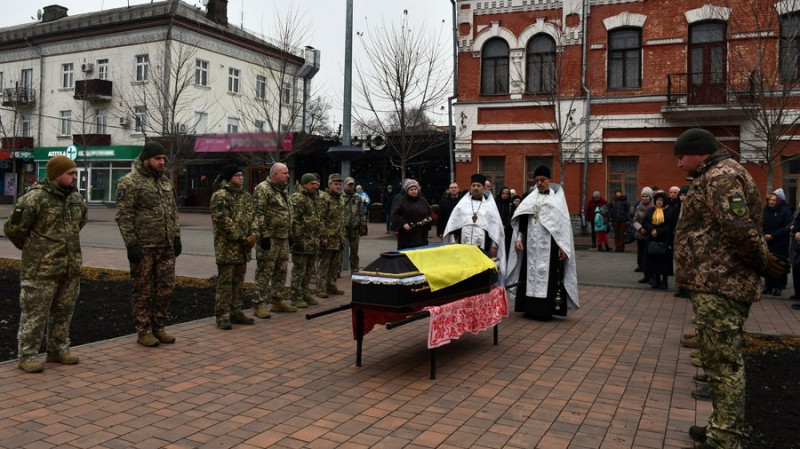 На Чернігівщині попрощалися з трьома загиблими військовими: Віктором Устименком, Андрієм Шилом і Сергієм Сатіним