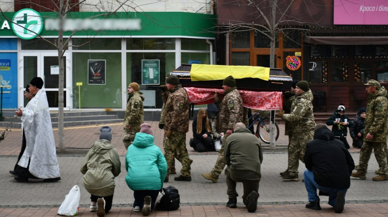 На Чернігівщині попрощалися з трьома загиблими військовими: Віктором Устименком, Андрієм Шилом і Сергієм Сатіним