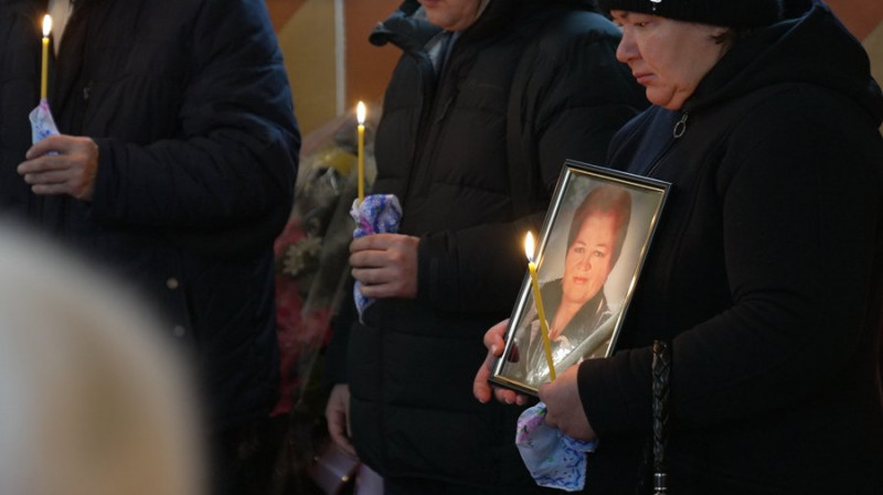 "Злочин проти українства": у Городні попрощалися із вчителькою та її подругою, які загинули від атаки російських БпЛА