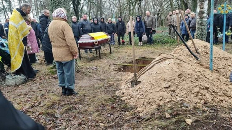 На Чернігівщині попрощалися з загиблими захисниками Станіславом Колесником та Олександром Поповим