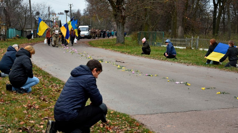 На Чернігівщині поховали військових Віктора Телушка та Євгенія Притику