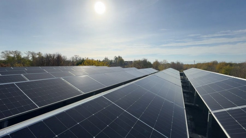 У Прилуках заощадили на електриці завдяки роботі сонячної станції — й на зекономлені кошти встановили ще одну