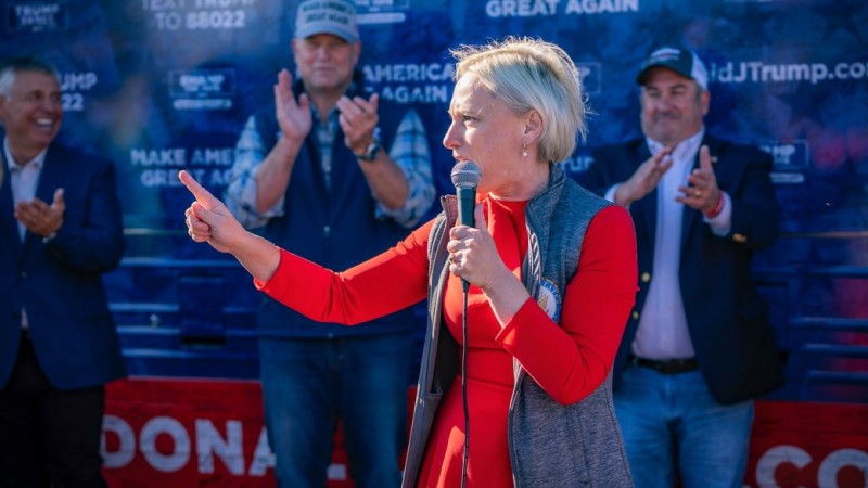 "З таким рівнем корупції неможливо виграти війну": конгресвумен Спартц з Чернігівщини прокоментувала відставку Єрмака