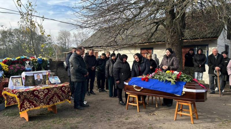 На Чернігівщині попрощалися з захисником Миколою Хлантою, якого майже рік вважали зниклим безвісти