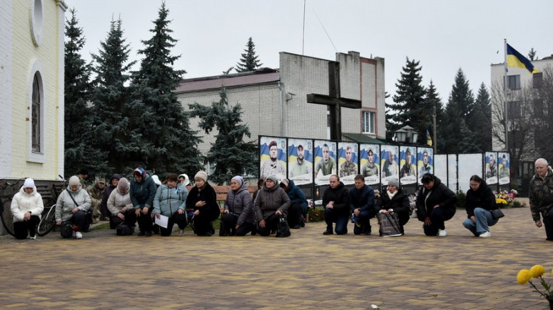 На Чернігівщині поховали військовослужбовця Ігоря Лепіліна