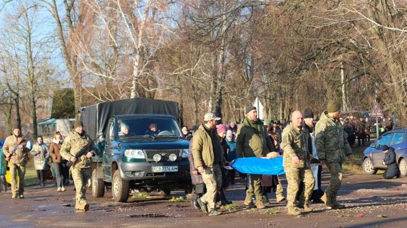 На Чернігівщині поховали військових Євгенія Шостака та Дмитра Рудакова