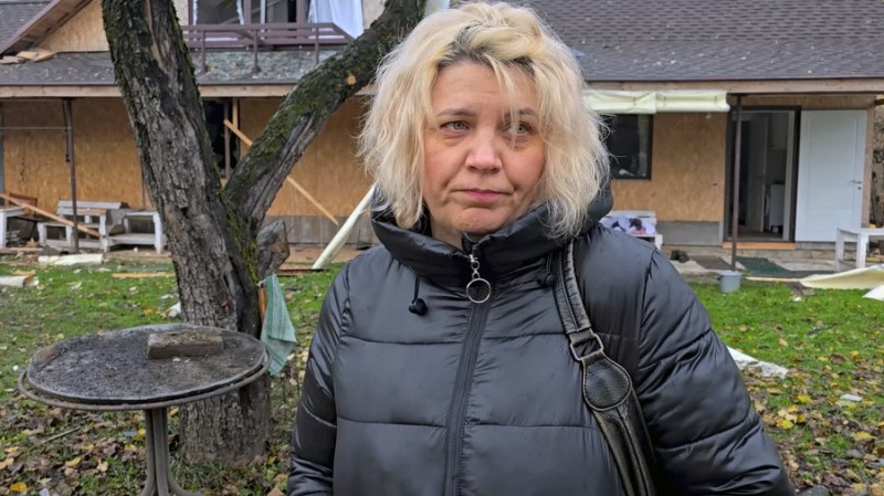 "Все однією секундою: раз — і нема": жителька Новгорода-Сіверського про "шахед", який вибухнув на її подвір'ї