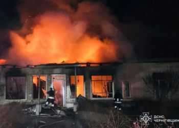 Російські безпілотники атакували центр Корюківки