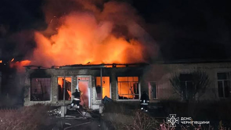 Російські безпілотники атакували центр Корюківки