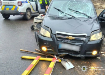 Збив двох людей, які ремонтували зупинку: у Чернігові сталася ДТП за участі п'яного водія Збив двох людей, які ремонтували зупинку: у Чернігові сталася ДТП за участі п’яного водія